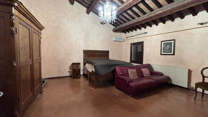 Se cerchi una casa che abbia un’anima e che ti faccia sentire abbracciato appena varchi la porta,...