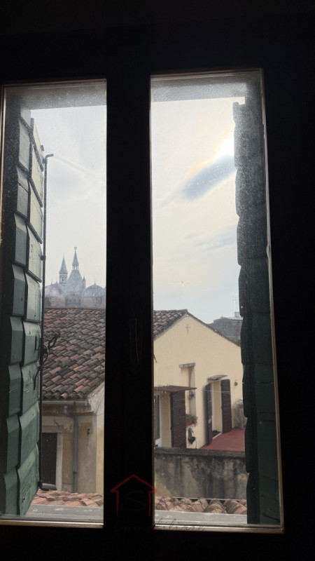Nel rinomato Centro Storico di Padova, a pochi passi dalla Basilica del Santo e da Prato della Va...