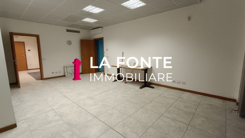 Scopri questo splendido ufficio situato nel cuore pulsante di Vigonza, un’ottima scelta per profe...