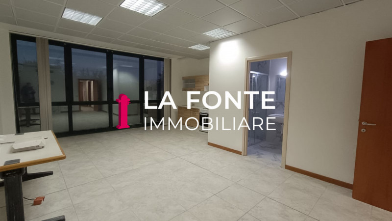 Scopri questo splendido ufficio situato nel cuore pulsante di Vigonza, un’ottima scelta per profe...