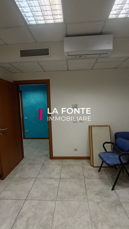 Scopri questo splendido ufficio situato nel cuore pulsante di Vigonza, un’ottima scelta per profe...