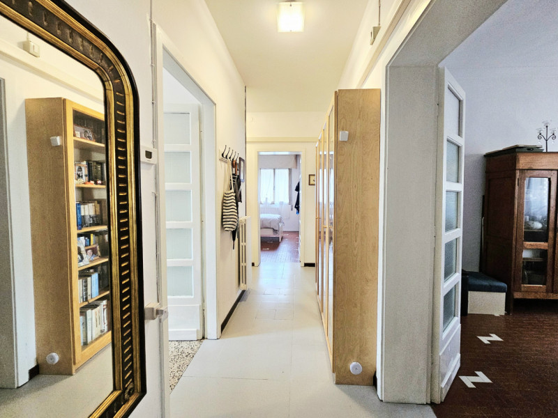 Proponiamo in vendita a Este, appartamento al secondo piano, sito in un contesto residenziale com...