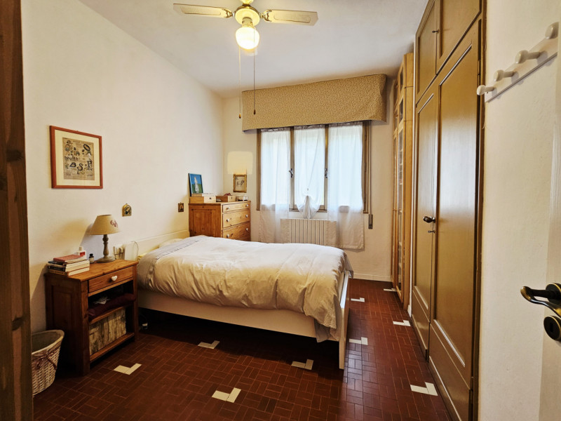 Proponiamo in vendita a Este, appartamento al secondo piano, sito in un contesto residenziale com...