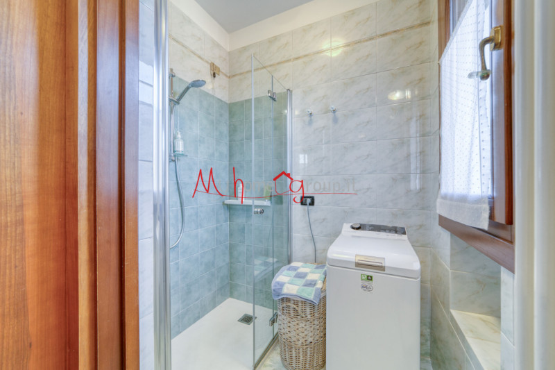 SARMEOLA di RUBANO: Villetta singola con ampi spazi abitativi disposta su più livelli; si compone...