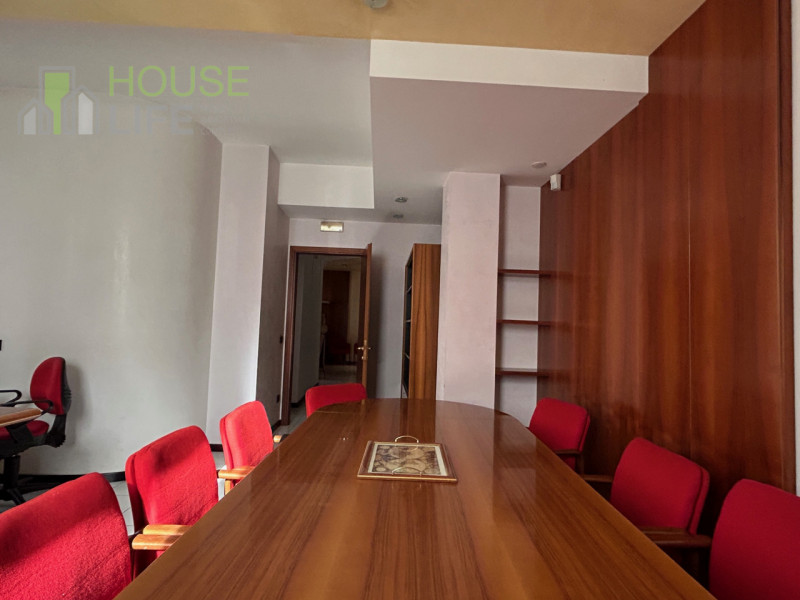 SCHIO-zona industriale: UFFICIO direzionale di mq 100 circa situato al piano terra, ripostiglio, ...