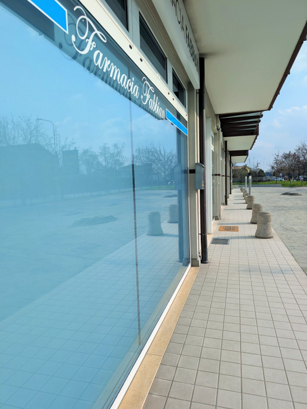 Se stai cercando uno spazio commerciale di alta visibilità, non perdere questa opportunità! Propo...