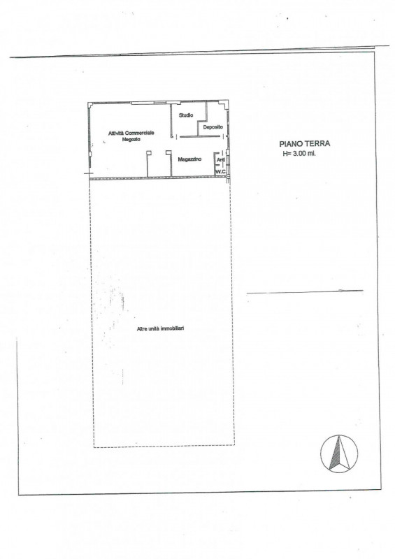Se stai cercando uno spazio commerciale di alta visibilità, non perdere questa opportunità! Propo...