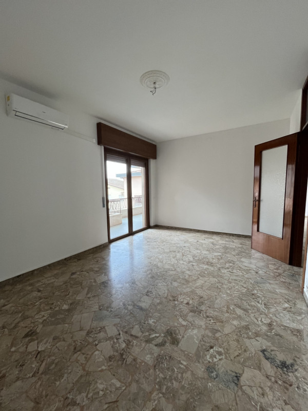 VICENZA, ZONA SAN BORTOLO: BICAMERE IN LOCAZIONE CON GARAGE - RIF. 8359
All'interno di buon conte...