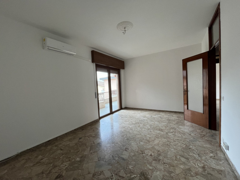 VICENZA, ZONA SAN BORTOLO: BICAMERE IN LOCAZIONE CON GARAGE - RIF. 8359
All'interno di buon conte...