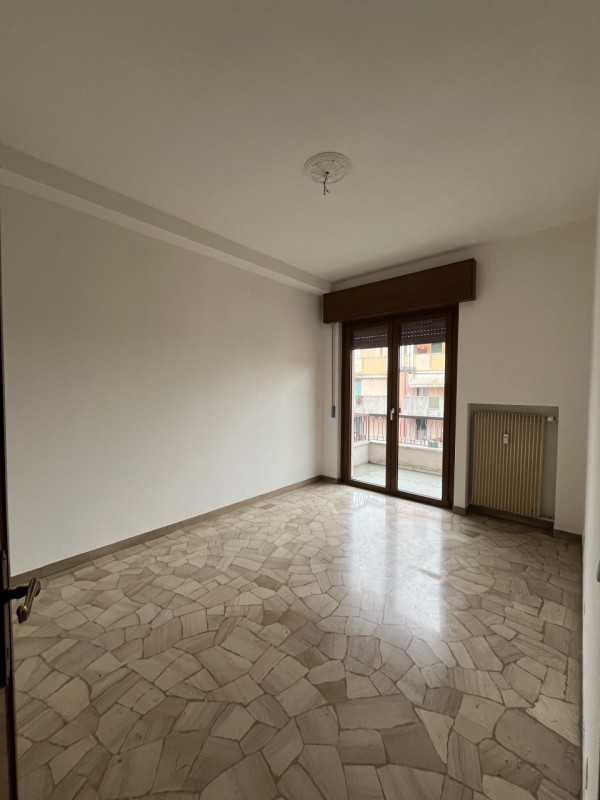 VICENZA, ZONA SAN BORTOLO: BICAMERE IN LOCAZIONE CON GARAGE - RIF. 8359
All'interno di buon conte...