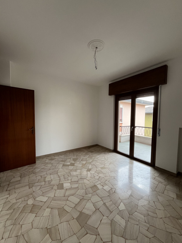 VICENZA, ZONA SAN BORTOLO: BICAMERE IN LOCAZIONE CON GARAGE - RIF. 8359
All'interno di buon conte...