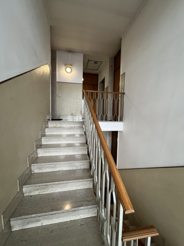 VICENZA, ZONA SAN BORTOLO: BICAMERE IN LOCAZIONE CON GARAGE - RIF. 8359
All'interno di buon conte...