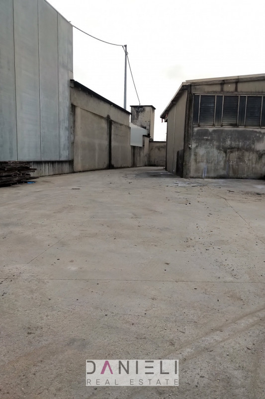 Arzignano: nel cuore produttivo della città, in località San Bortolo proponiamo in vendita un imm...