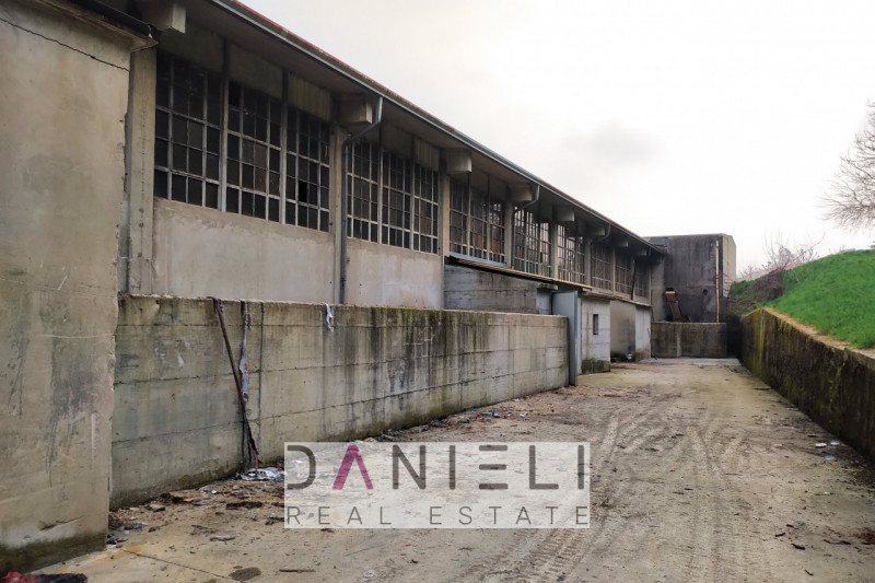 Arzignano: nel cuore produttivo della città, in località San Bortolo proponiamo in vendita un imm...