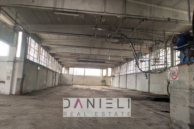 Arzignano: nel cuore produttivo della città, in località San Bortolo proponiamo in vendita un imm...