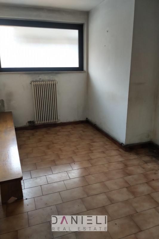 Arzignano: nel cuore produttivo della città, in località San Bortolo proponiamo in vendita un imm...