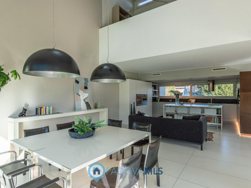 Immobile in esclusiva al Gruppo Padova MLS
Scopri questa magnifica villa moderna situata nel cuor...