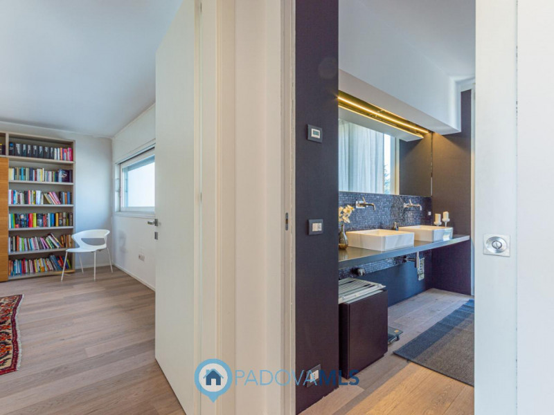 Immobile in esclusiva al Gruppo Padova MLS
Scopri questa magnifica villa moderna situata nel cuor...