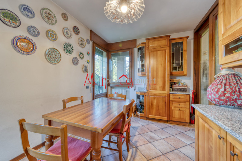 SARMEOLA di RUBANO: Villetta singola con ampi spazi abitativi disposta su più livelli; si compone...