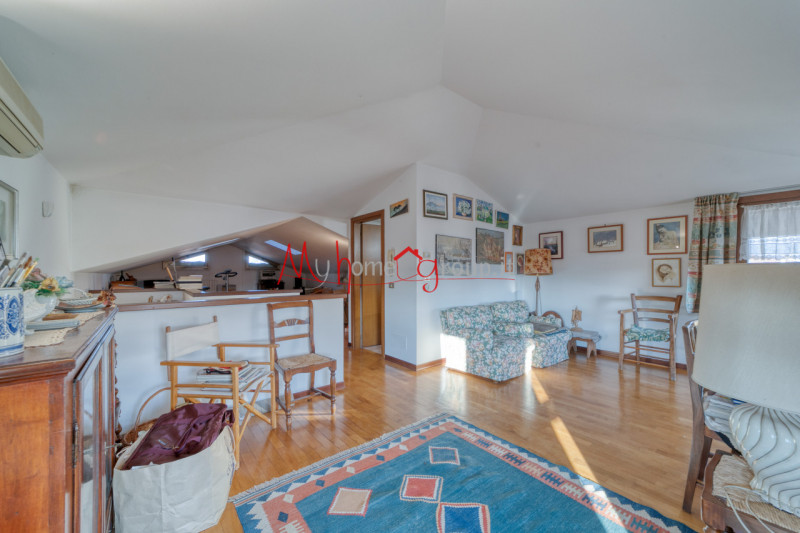 SARMEOLA di RUBANO: Villetta singola con ampi spazi abitativi disposta su più livelli; si compone...