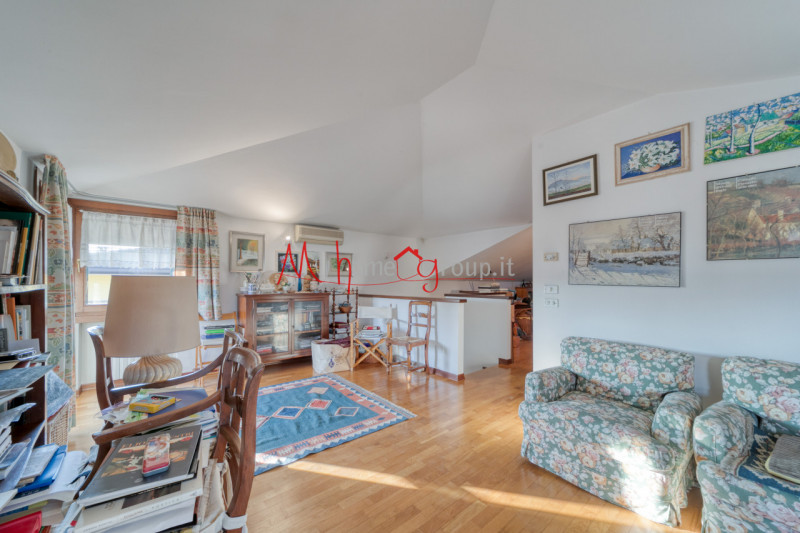 SARMEOLA di RUBANO: Villetta singola con ampi spazi abitativi disposta su più livelli; si compone...