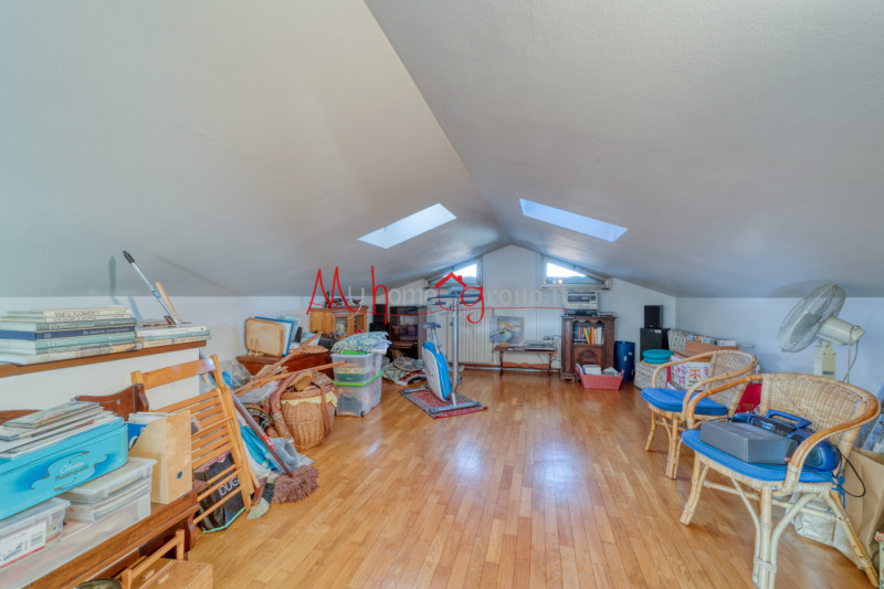 SARMEOLA di RUBANO: Villetta singola con ampi spazi abitativi disposta su più livelli; si compone...