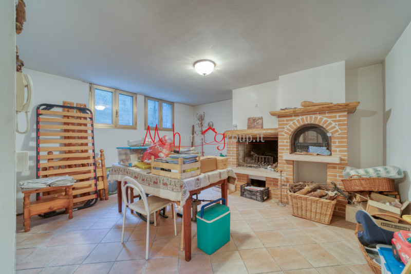 SARMEOLA di RUBANO: Villetta singola con ampi spazi abitativi disposta su più livelli; si compone...