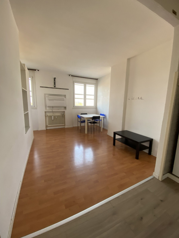 Centro Storico Piazza Garibaldi Appartamentino piano alto arredato luminoso soggiorno angolo cott...