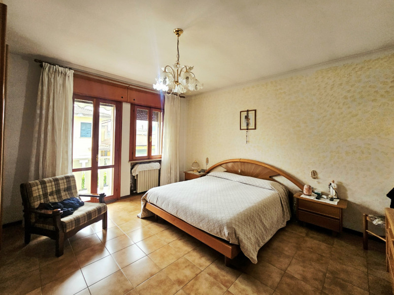 Proponiamo in vendita, a Megliadino San Vitale, spaziosa casa singola con ampia area verde esclus...