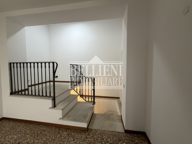 CENTRO STORICO: nel cuore del centro storico di Vicenza, proponiamo in locazione splendido negozi...