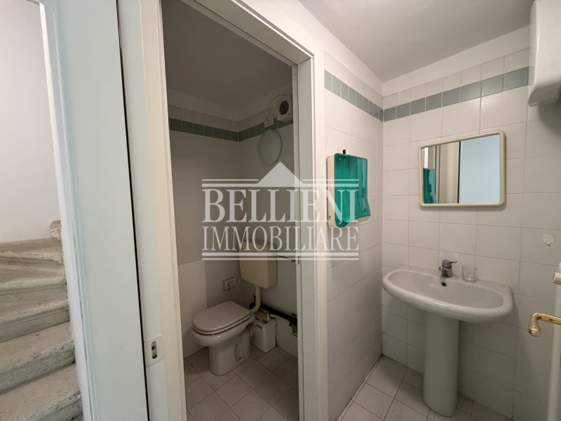 CENTRO STORICO: nel cuore del centro storico di Vicenza, proponiamo in locazione splendido negozi...