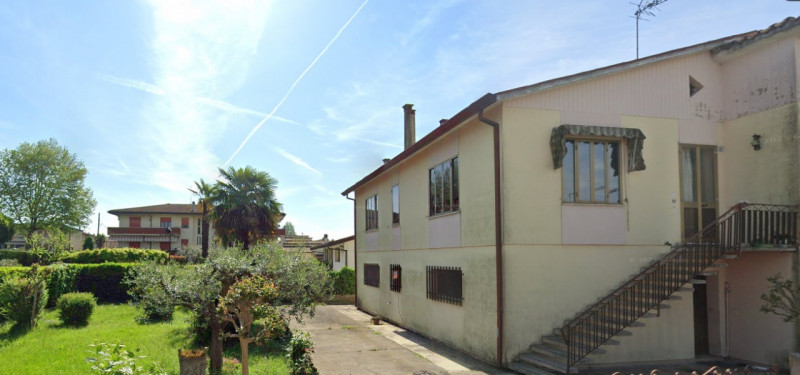 Rif. PON165 
Nel cuore di Pontelongo proponiamo in vendita una rara opportunità: una casa singola...