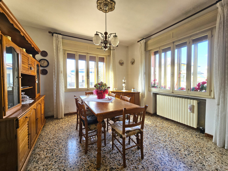 Rif. PON165 
Nel cuore di Pontelongo proponiamo in vendita una rara opportunità: una casa singola...