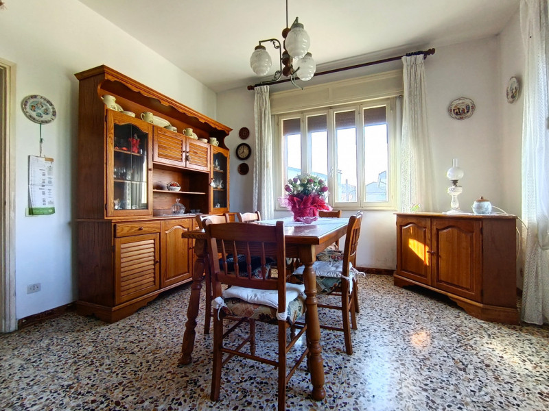 Rif. PON165 
Nel cuore di Pontelongo proponiamo in vendita una rara opportunità: una casa singola...