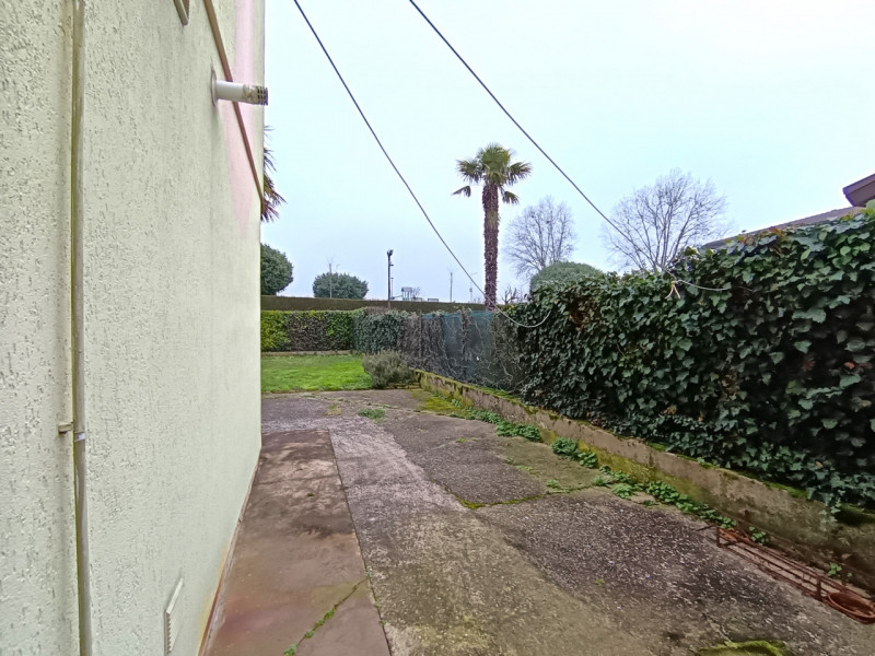 Rif. PON165 
Nel cuore di Pontelongo proponiamo in vendita una rara opportunità: una casa singola...