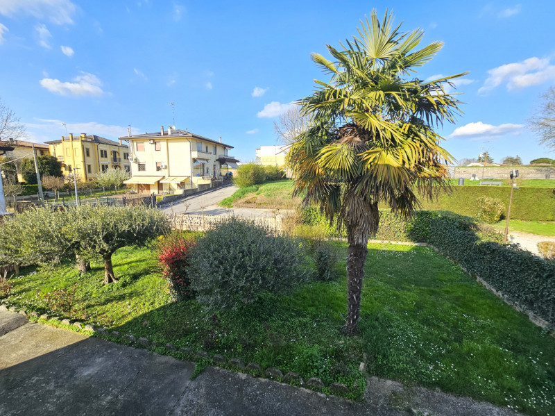 Rif. PON165 
Nel cuore di Pontelongo proponiamo in vendita una rara opportunità: una casa singola...