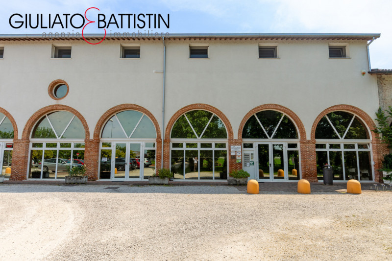 VICENZA: in curatissimo contesto ristrutturato, interamente direzionale, proponiamo in locazione ...