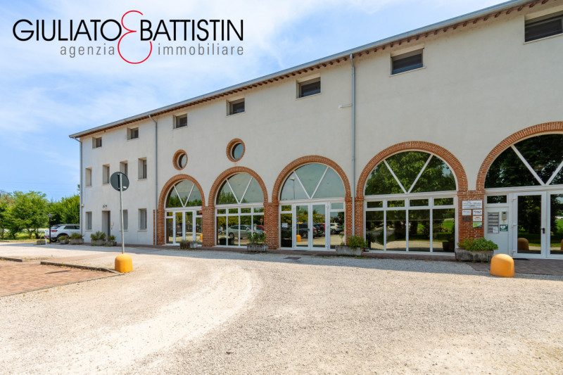 VICENZA: in curatissimo contesto ristrutturato, interamente direzionale, proponiamo in locazione ...