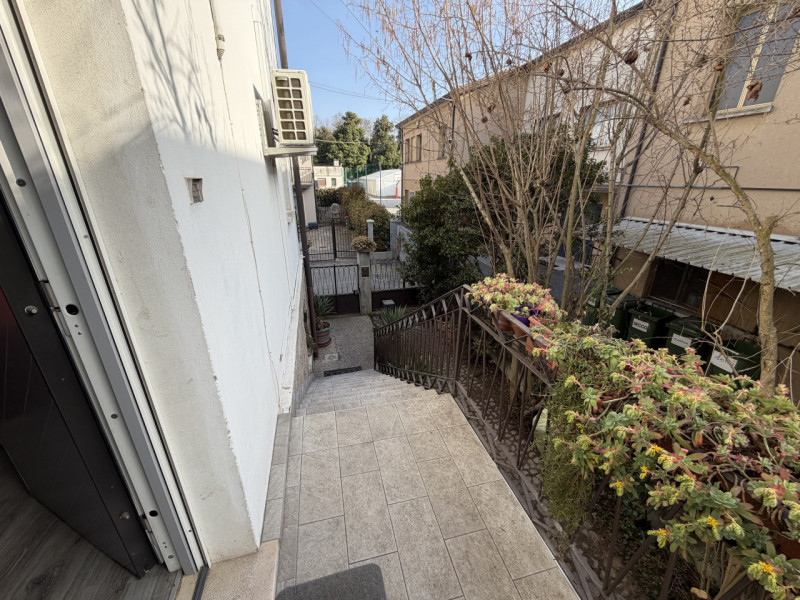 Nel pieno centro di Battaglia Terme, in posizione estremamente comoda ai principali collegamenti ...