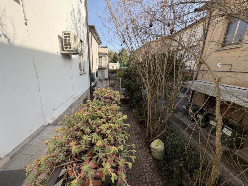 Nel pieno centro di Battaglia Terme, in posizione estremamente comoda ai principali collegamenti ...