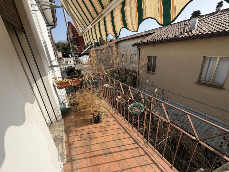 Nel pieno centro di Battaglia Terme, in posizione estremamente comoda ai principali collegamenti ...