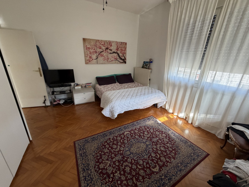 Nel pieno centro di Battaglia Terme, in posizione estremamente comoda ai principali collegamenti ...