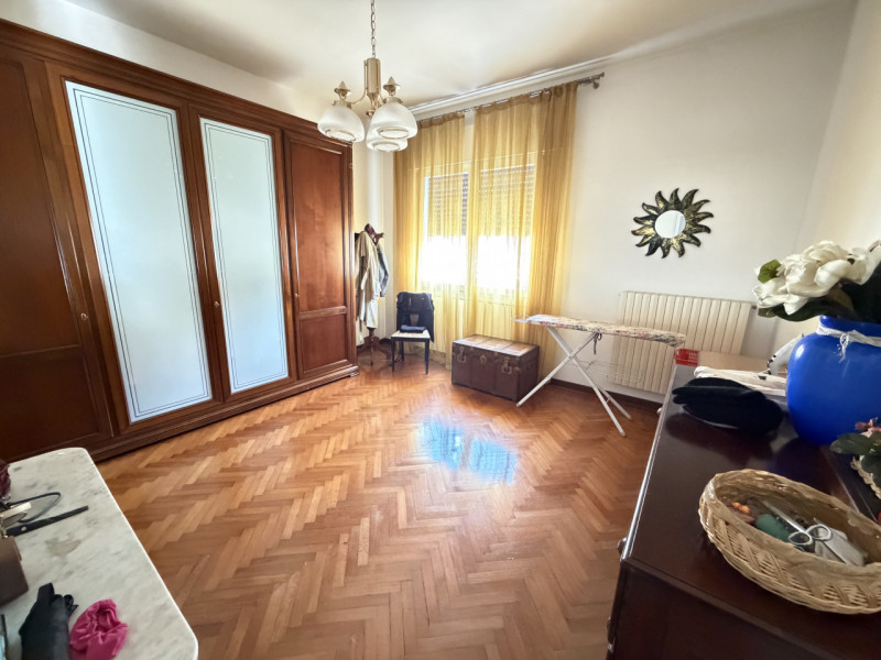 Nel pieno centro di Battaglia Terme, in posizione estremamente comoda ai principali collegamenti ...