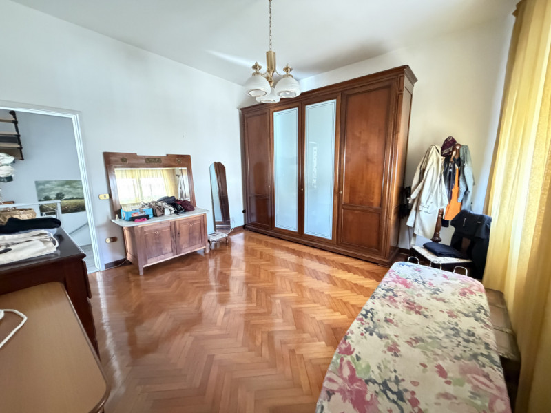 Nel pieno centro di Battaglia Terme, in posizione estremamente comoda ai principali collegamenti ...