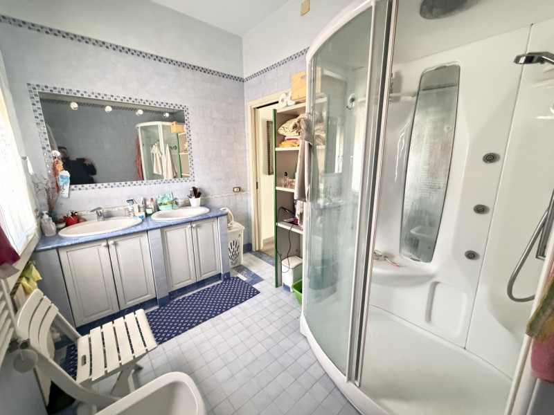 Nel pieno centro di Battaglia Terme, in posizione estremamente comoda ai principali collegamenti ...