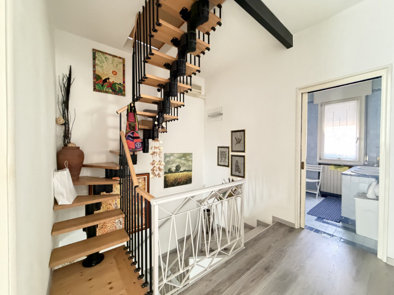 Nel pieno centro di Battaglia Terme, in posizione estremamente comoda ai principali collegamenti ...