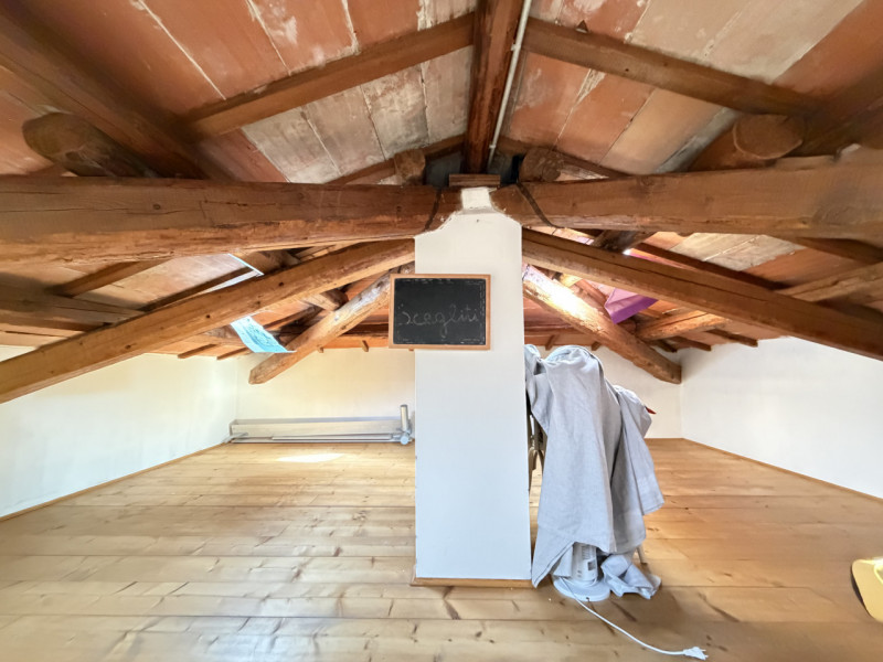 Nel pieno centro di Battaglia Terme, in posizione estremamente comoda ai principali collegamenti ...