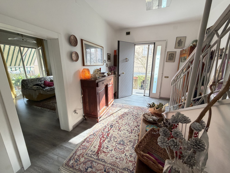 Nel pieno centro di Battaglia Terme, in posizione estremamente comoda ai principali collegamenti ...