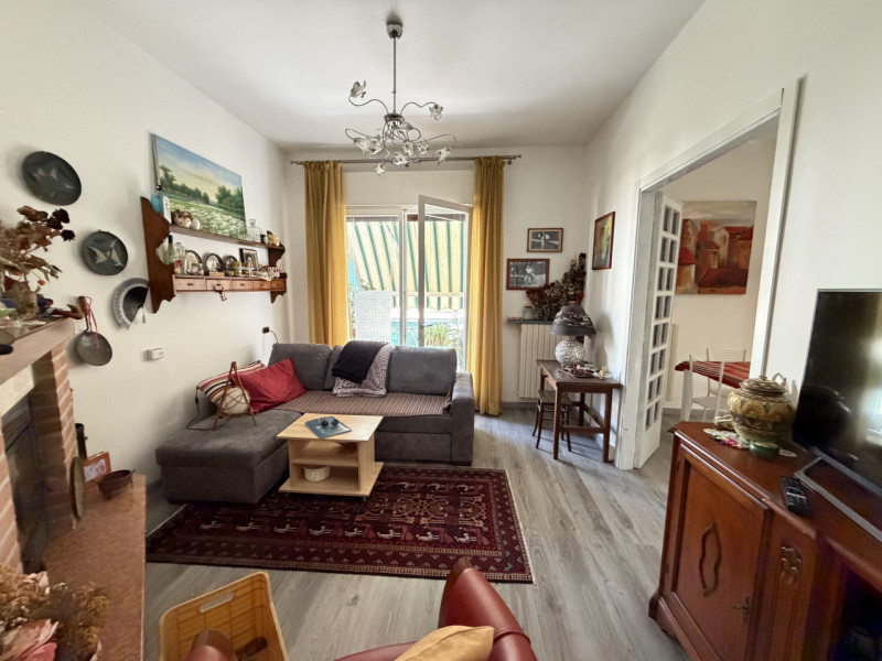 Nel pieno centro di Battaglia Terme, in posizione estremamente comoda ai principali collegamenti ...