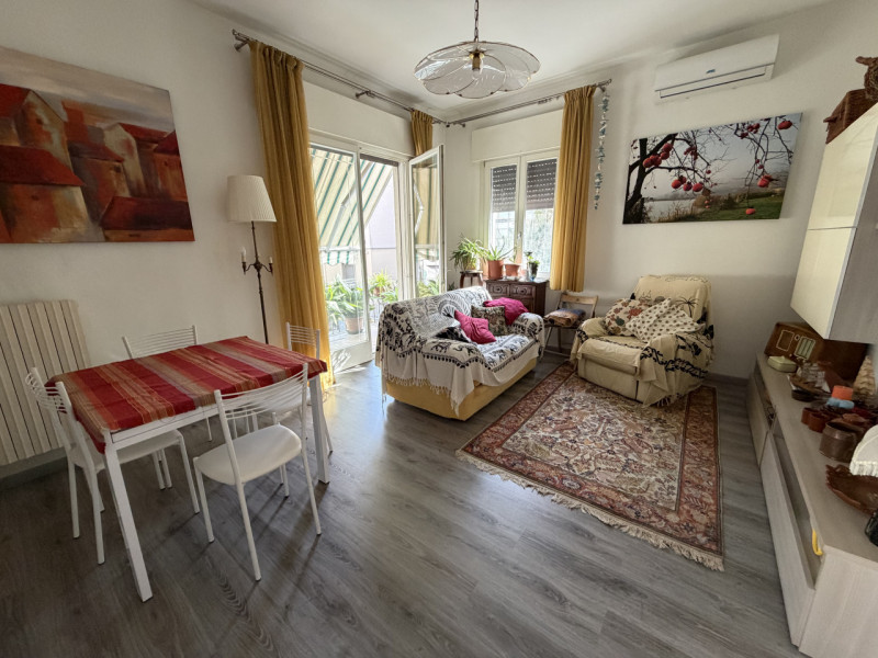 Nel pieno centro di Battaglia Terme, in posizione estremamente comoda ai principali collegamenti ...